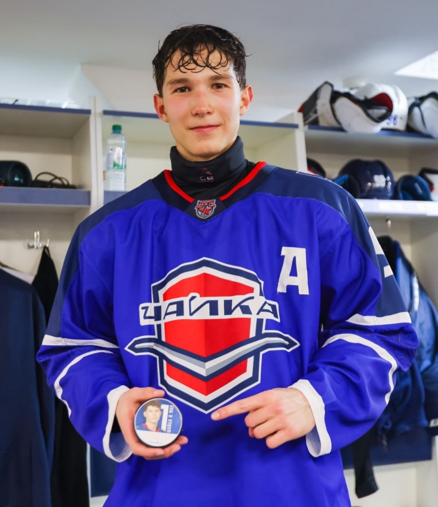 Хоккеисты «Чайки» в овертайме одолели соперников из Красноярска